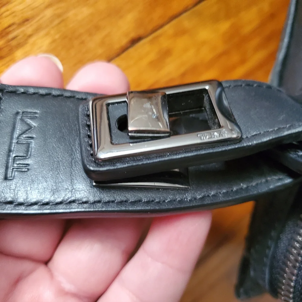 Authentic TUMI Y2K briefcase shoulder/hand business tech vintage black leather b